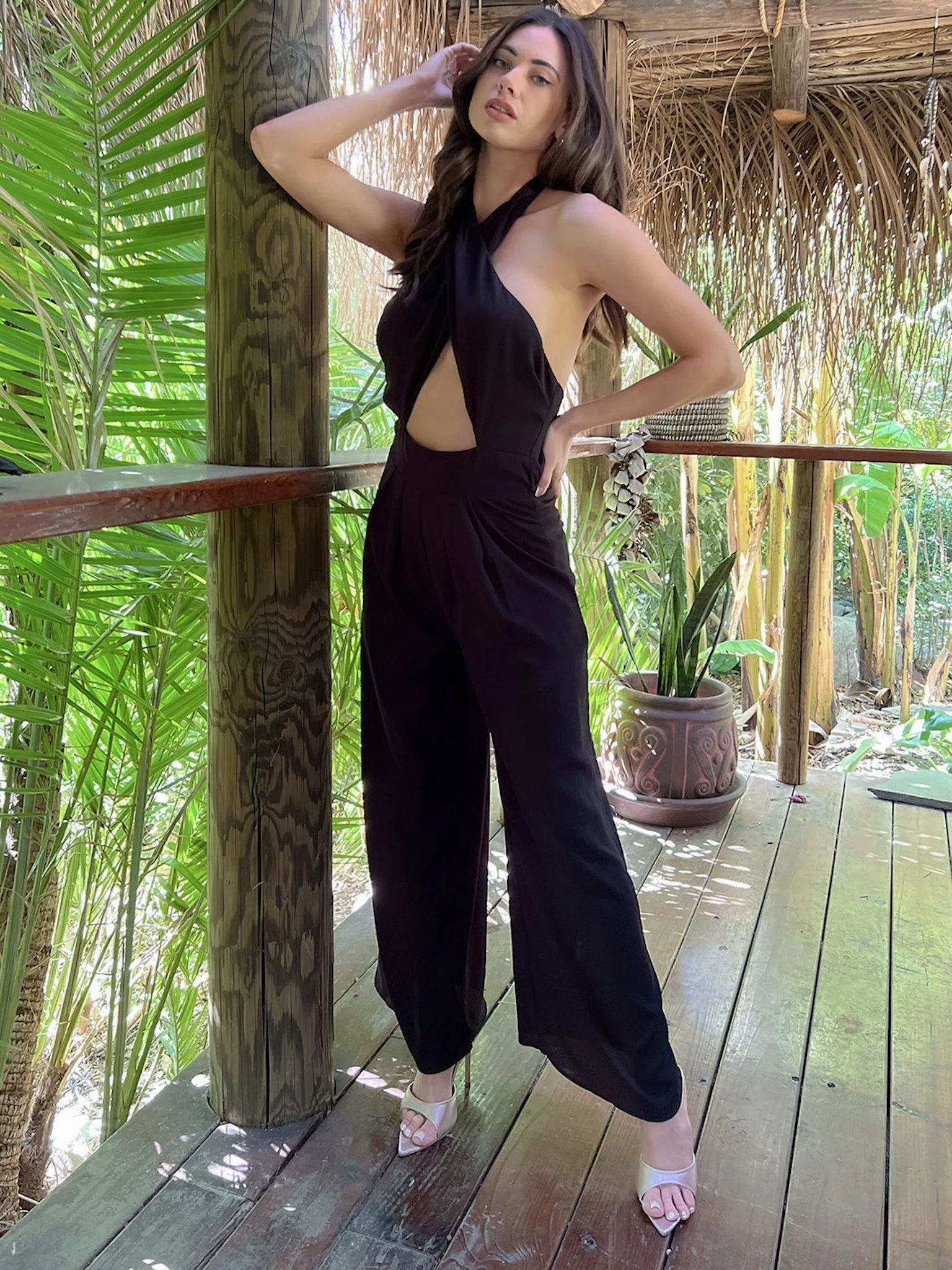 WOMEN'S SLEEVELESS FRONT CUT OUT JUMPSUIT